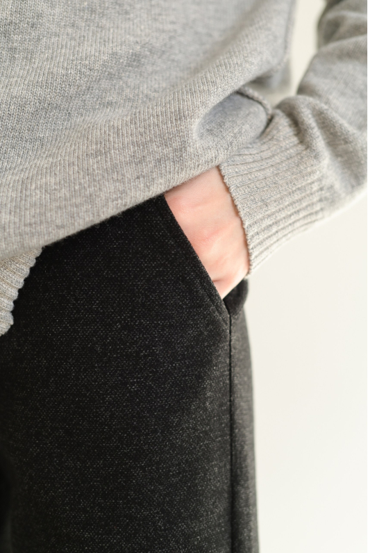 Джемпер на замке от итальянского производителя